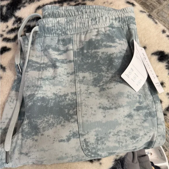 Athleta Farallon Green Camo Patterned Joggers Pants NWT Size XL - Picture 2 of 6